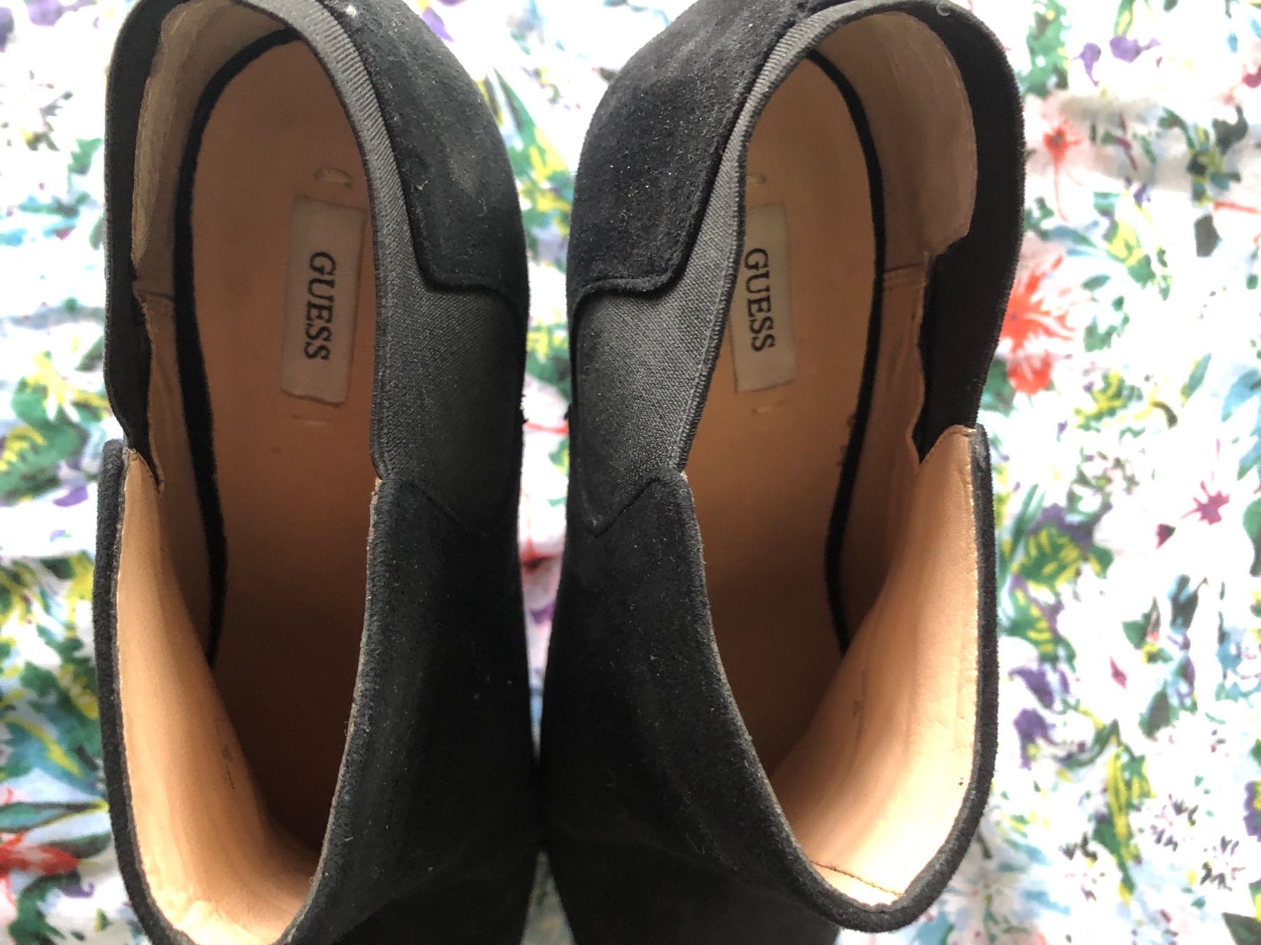 Guess Damenschuhe: Guess Stiefeletten – Gebraucht aus Niederhasli von bluedog21 2