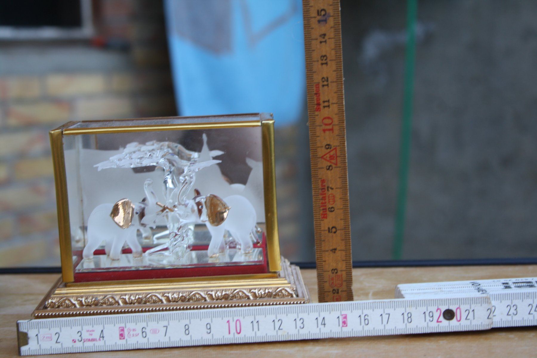 Statuette: GLAS ELEFANTEN IN GLASBOX MIT BAUM DEKORATION – Usato da Wauwil venduto da Pneuedy 9