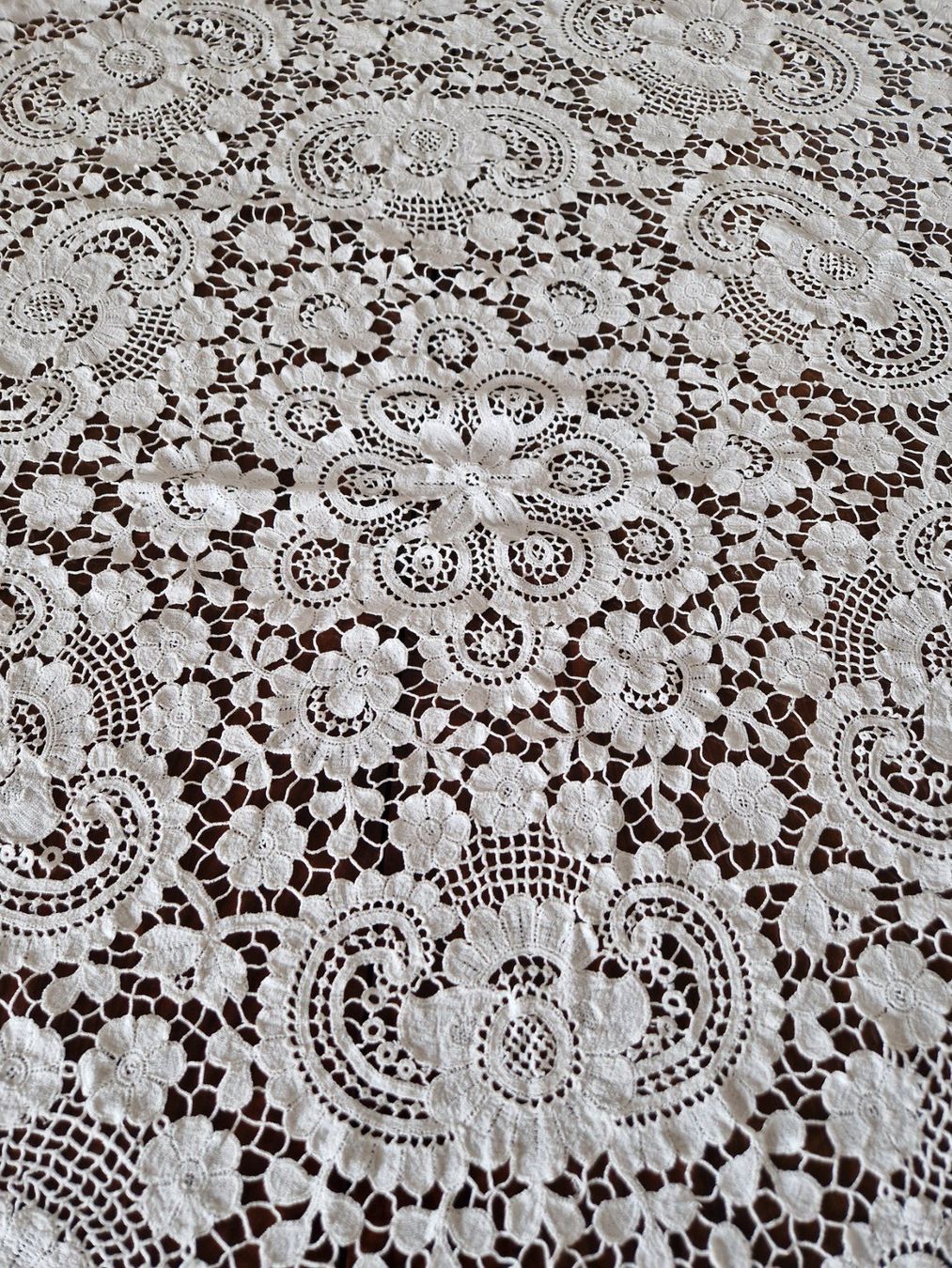 Altra biancheria da tavola: Plauenerspitze  Tischdecke Dm140cm – Usato da Bern venduto da Antikbatik 1