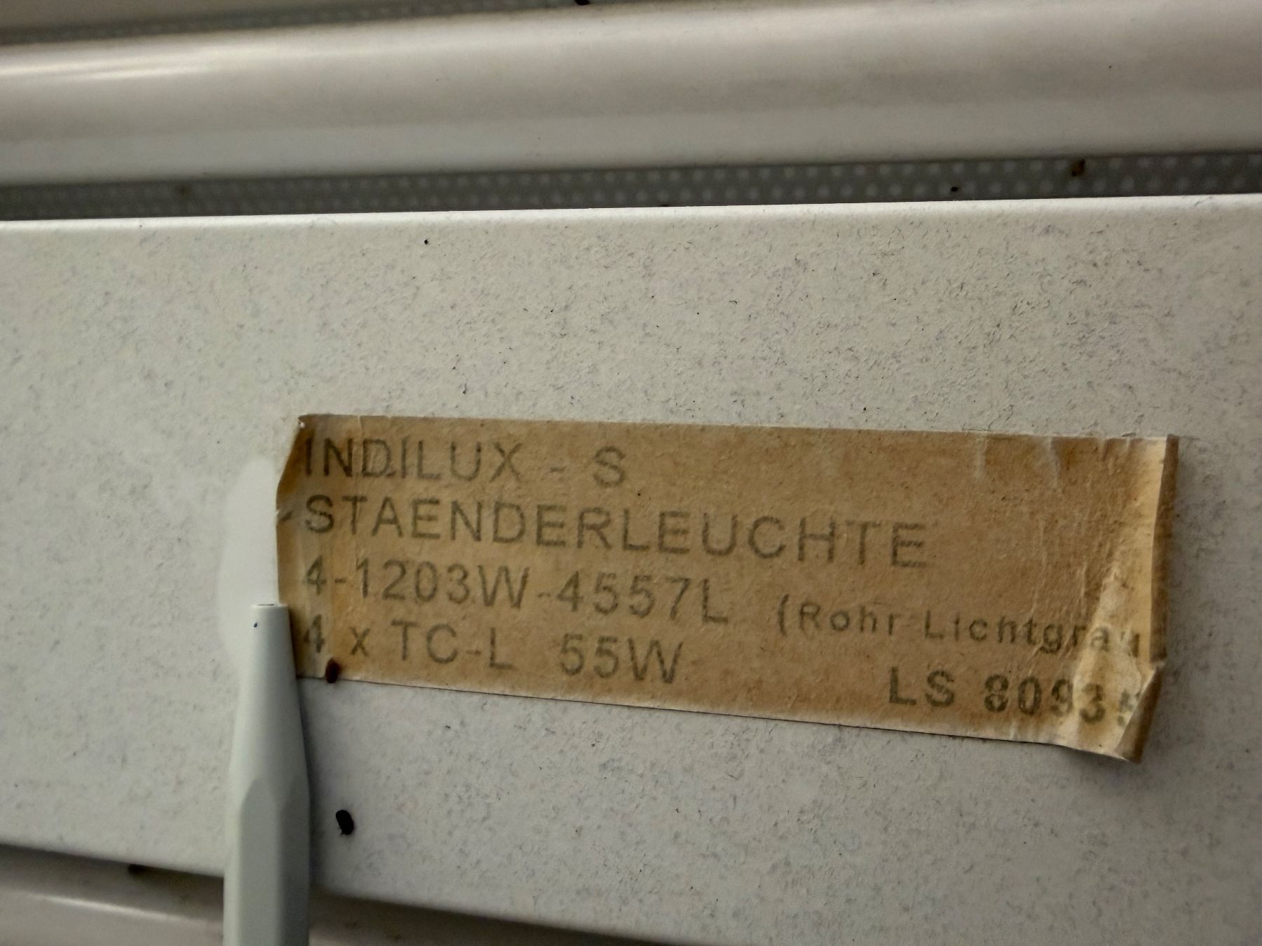 Lampade: INDILUX-S Büro-Stehlampe – Usato da Zürich venduto da hanswieheirii 2