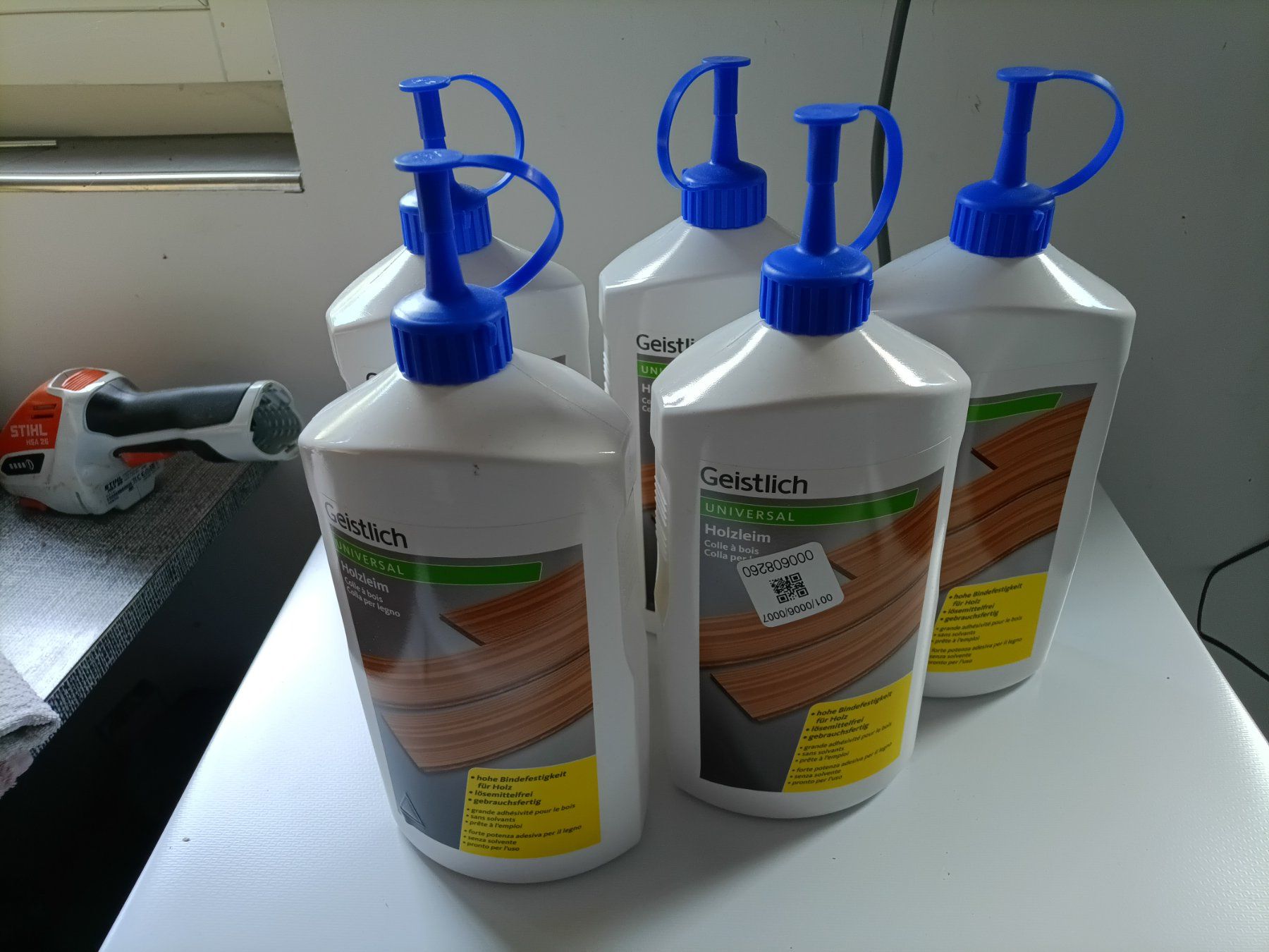 Kit bricolage: 5 Flaschen Weissleim Geistlich à 1100 g – Nuovo e nell'imballaggio originale da Abtwil SG venduto da Tonisberg