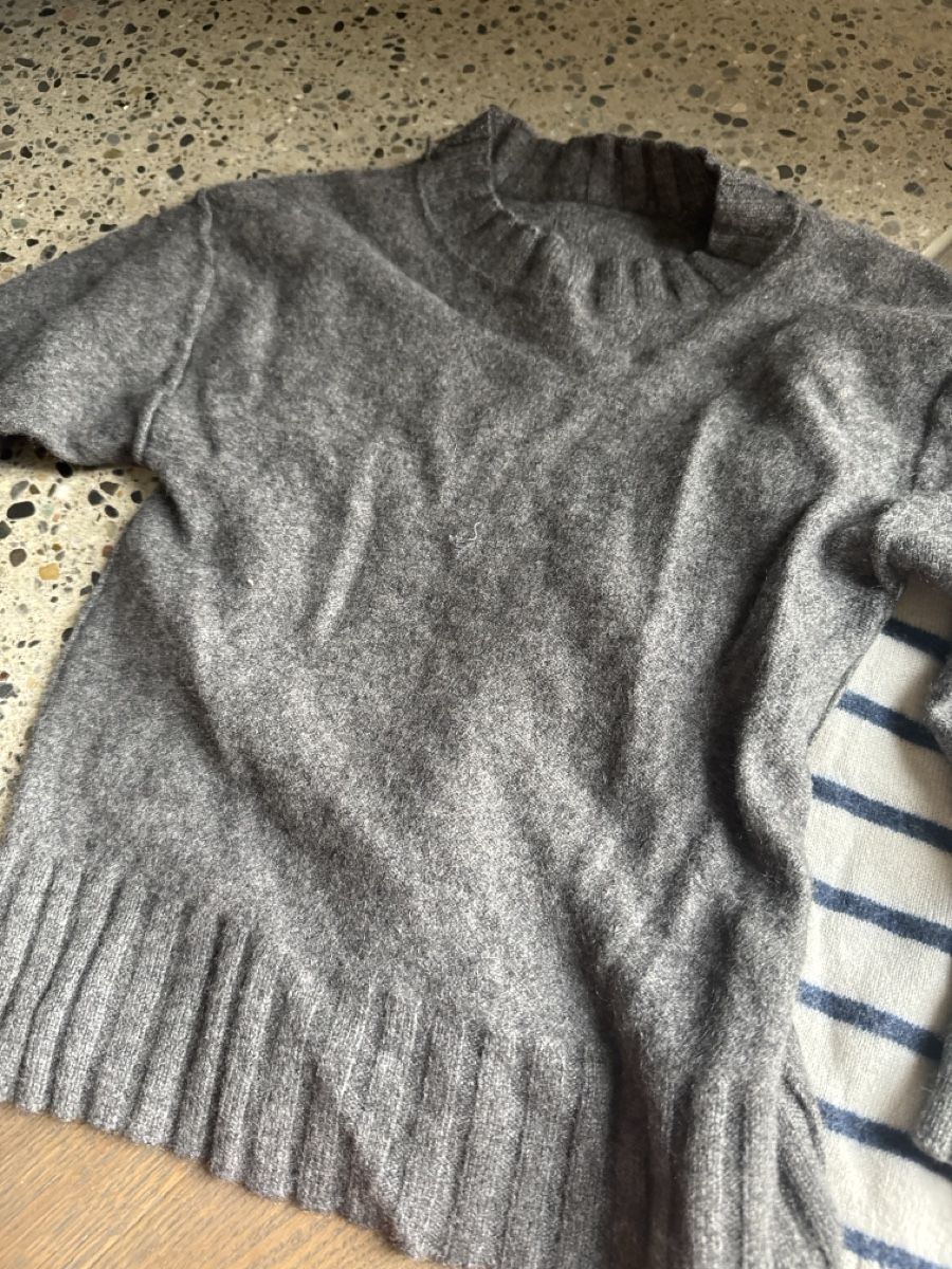 Zara Maglioni & Felpe: 3 100% Kaschmir Pullover 104 grau weiß blau weiß gestreift  – Usato da St. Gallen venduto da LkN_34 1