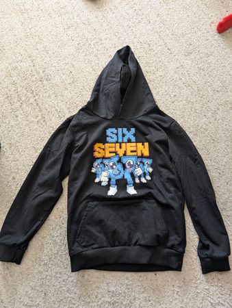 Kapuzenpullover Six Seven schwarz mit Motiv gebraucht