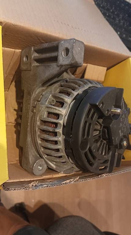 Volvo Tutti pezzi di ricambio auto: Alternator 120A Volvo V70 – Difettoso da Merenschwand venduto da Nicoooooooooooo 2