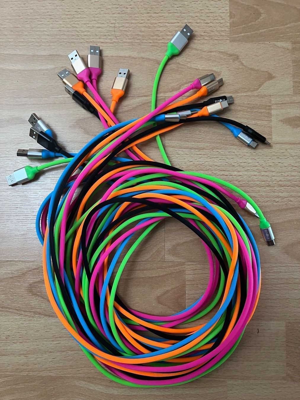 Kabel: Câble de charge USB Type-C 2,0m – Neu und originalverpackt aus Marly von may_j75b 1