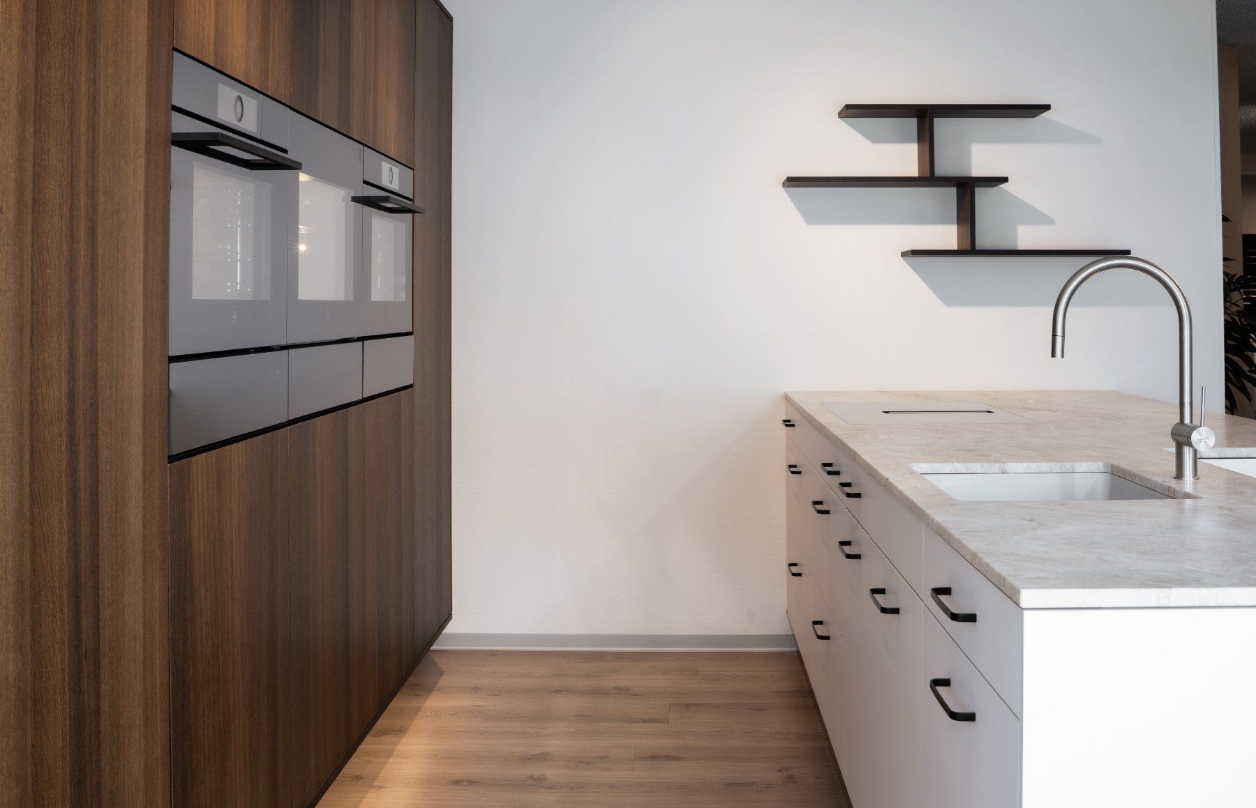 Cuisines complètes: Moderne Ausstellungsküche – Neuf (Voir description) à Eschlikon TG par neu.kuechen 1