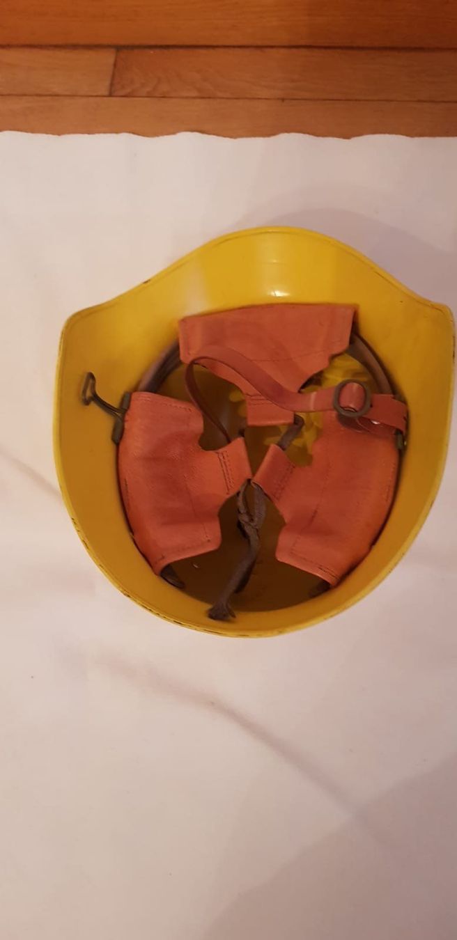 Antike Kleidung: Zivilschutzhelm / alte Ausführung / Helm – Gebraucht aus Zug von Qayqay0 3
