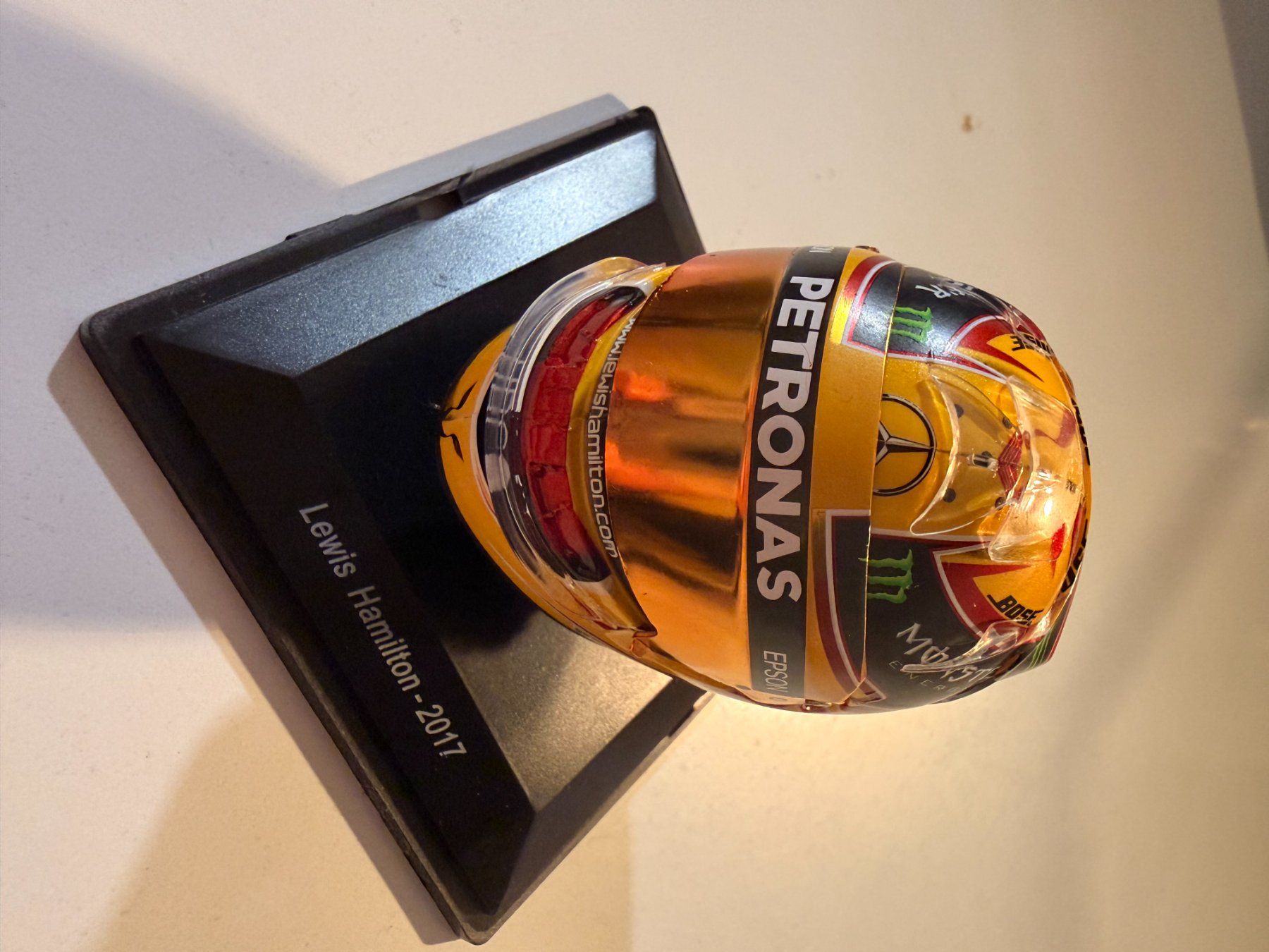 Modellbausätze & Standmodelle: Lewis Hamilton 2017 & 2020 mini helmets – Gebraucht aus Muttenz von sop_v5db 1