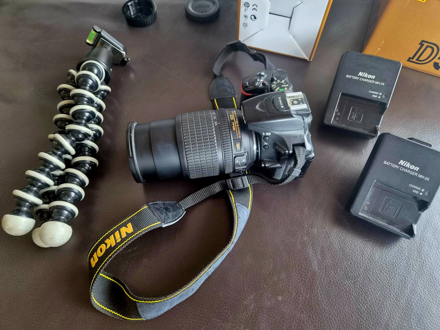 Nikon Fotocamera: Nikon D5500 mit 18-105mm VR Objektiv & GorillaPod – Usato da Dübendorf venduto da RoboAnd 2