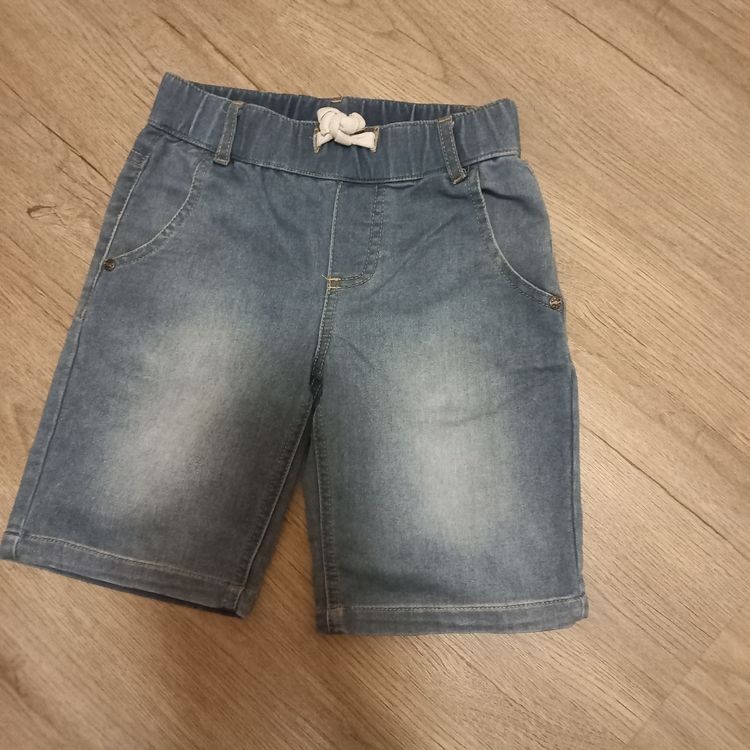 Pantalons: kurze Hose Gr. 104 – D'occasion à Oey par Polippina
