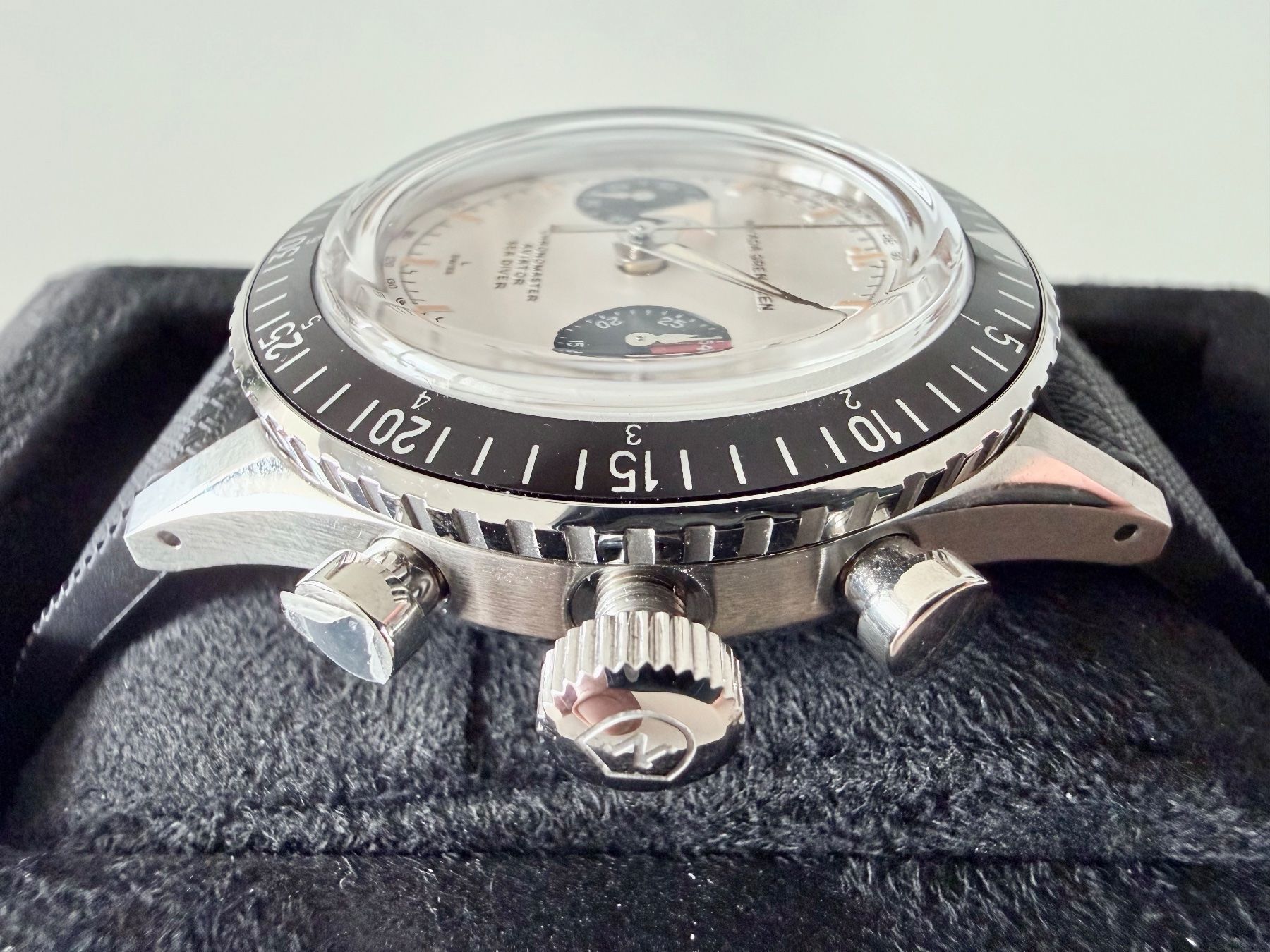 Nivada Orologi: NIVADA Grenchen Chronomaster "White Panda" Chro, Fr.2’150.- – Nuovo e nell'imballaggio originale da Le Mont-sur-Lausanne venduto da LycaGallery 4