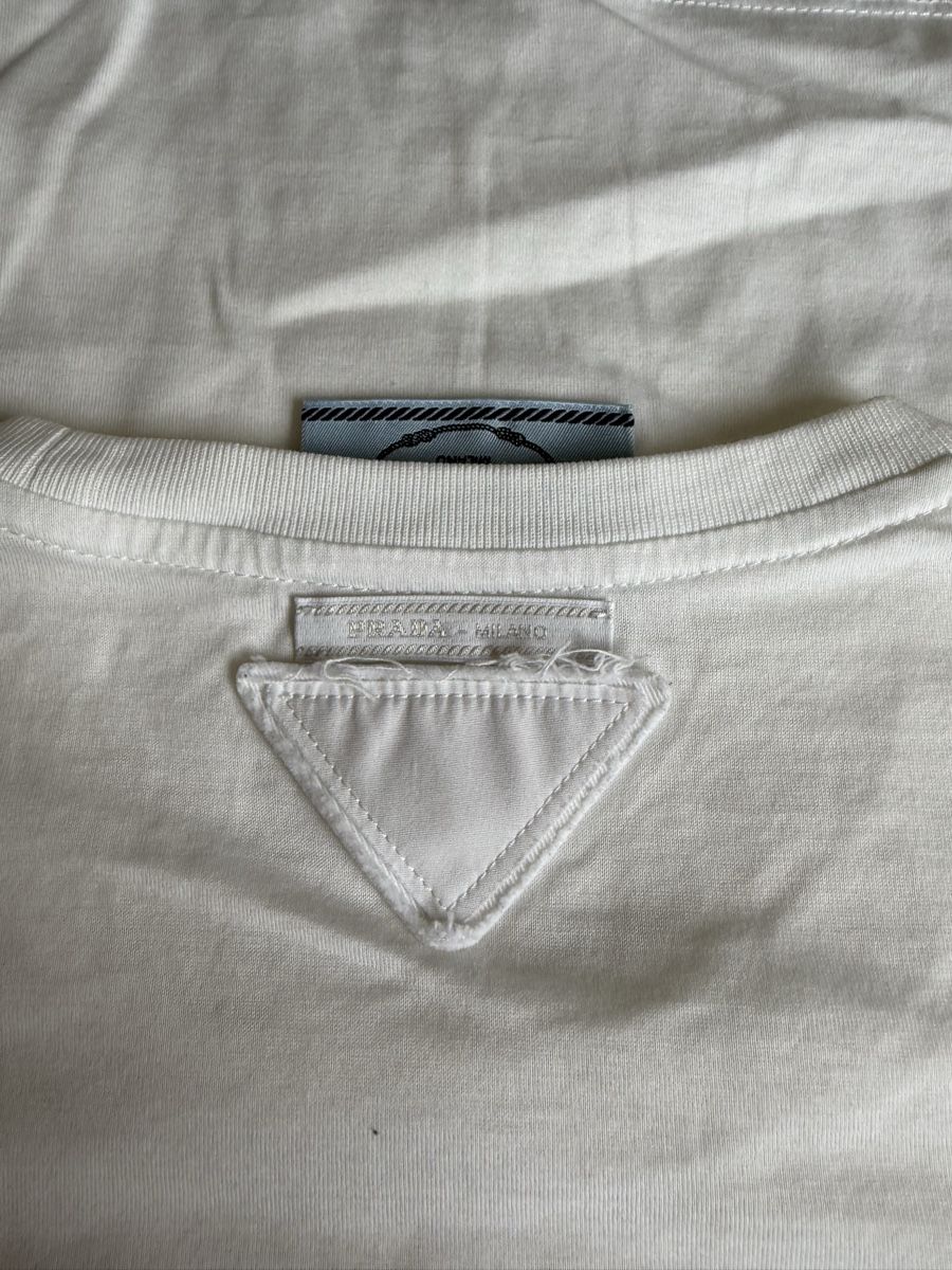 Prada T-shirt: Prada T-Shirt – Nuovo (secondo la descrizione) da Winterthur venduto da 19.19 3
