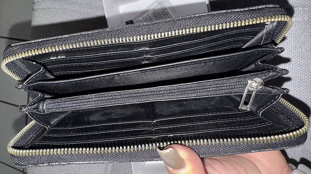 Portamonete: GUESS Portemonnaie – Usato da Lachen SZ venduto da Aysenur30 1