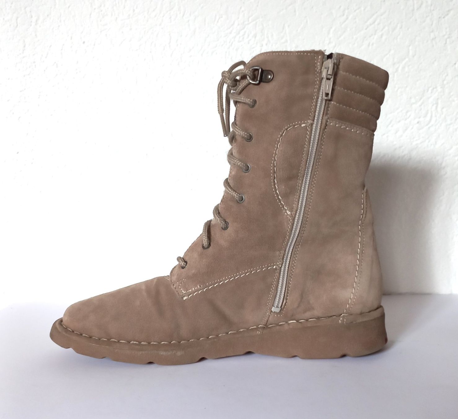 Scarpe da donna: Bata Stiefeletten Gr. 40 Nubuk – Usato da Bévilard venduto da belkin 3
