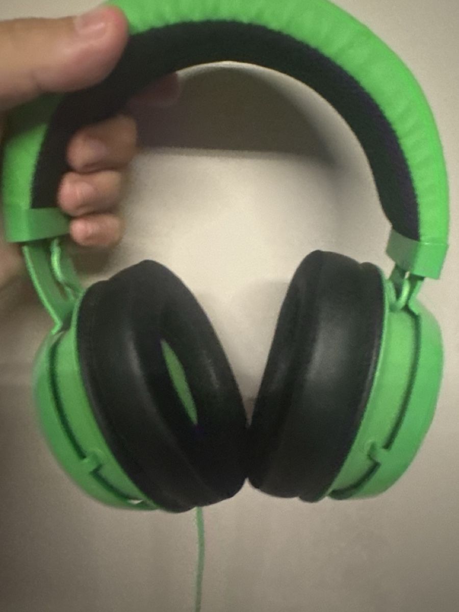 Razer Cuffie: razer headseat nie gebraucht – Nuovo (secondo la descrizione) da Wettingen venduto da kw9_d8y7