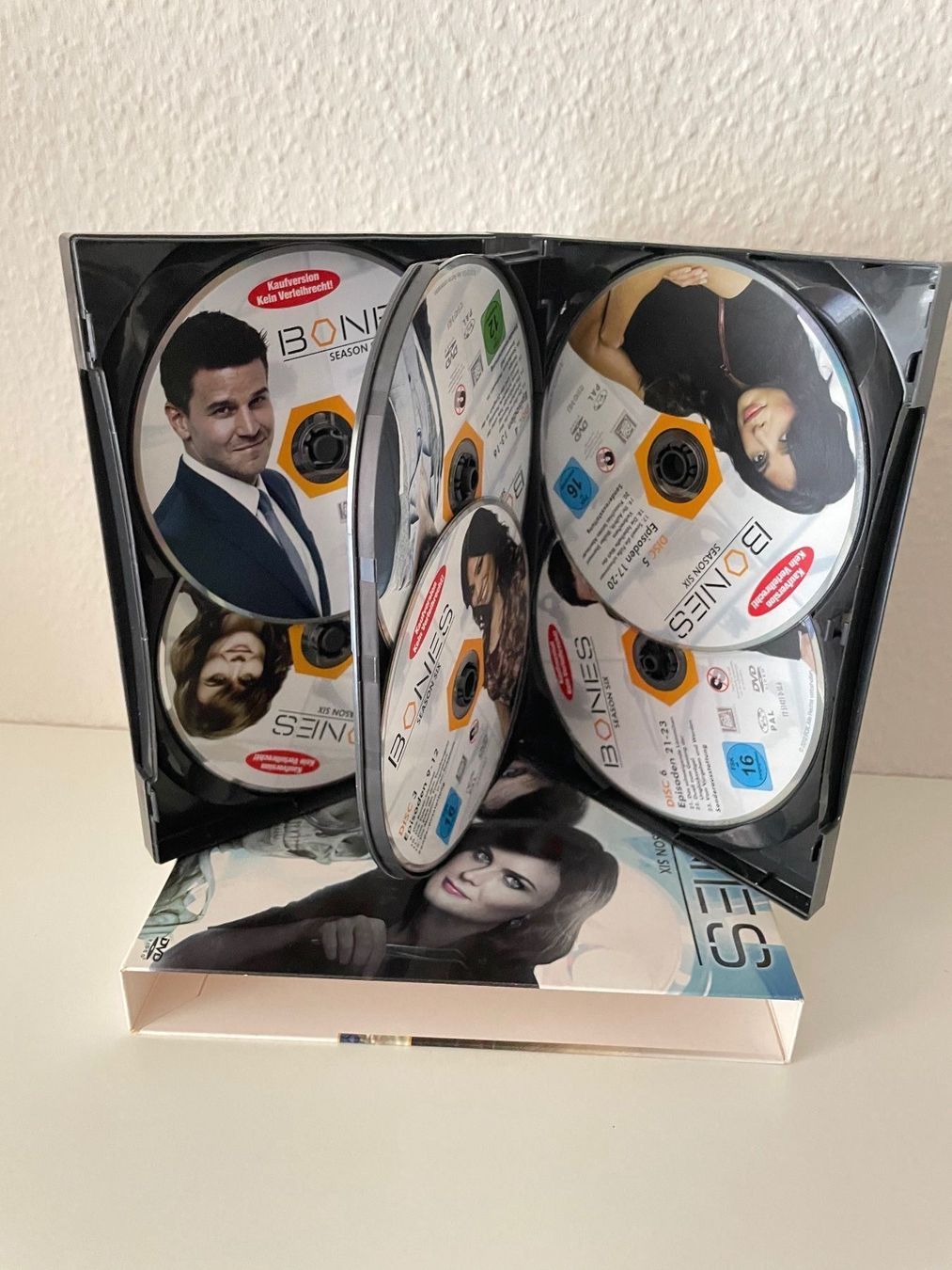 Tutti i DVDs: Bones  Season 6 – Nuovo (secondo la descrizione) da Riehen venduto da M.S.DVD 3