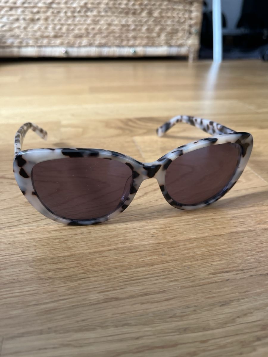 Occhiali & Lenti: Stylish Retro Sunglasses - Summer Ready & Chic! – Usato da Luzern venduto da worn_by_Ana 3