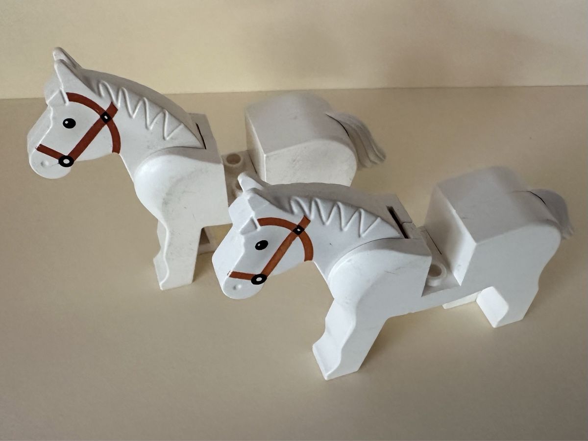 Lego Giocattoli: 2 Lego Pferde weiss – Usato da Rheinfelden venduto da zim_2hqc 1