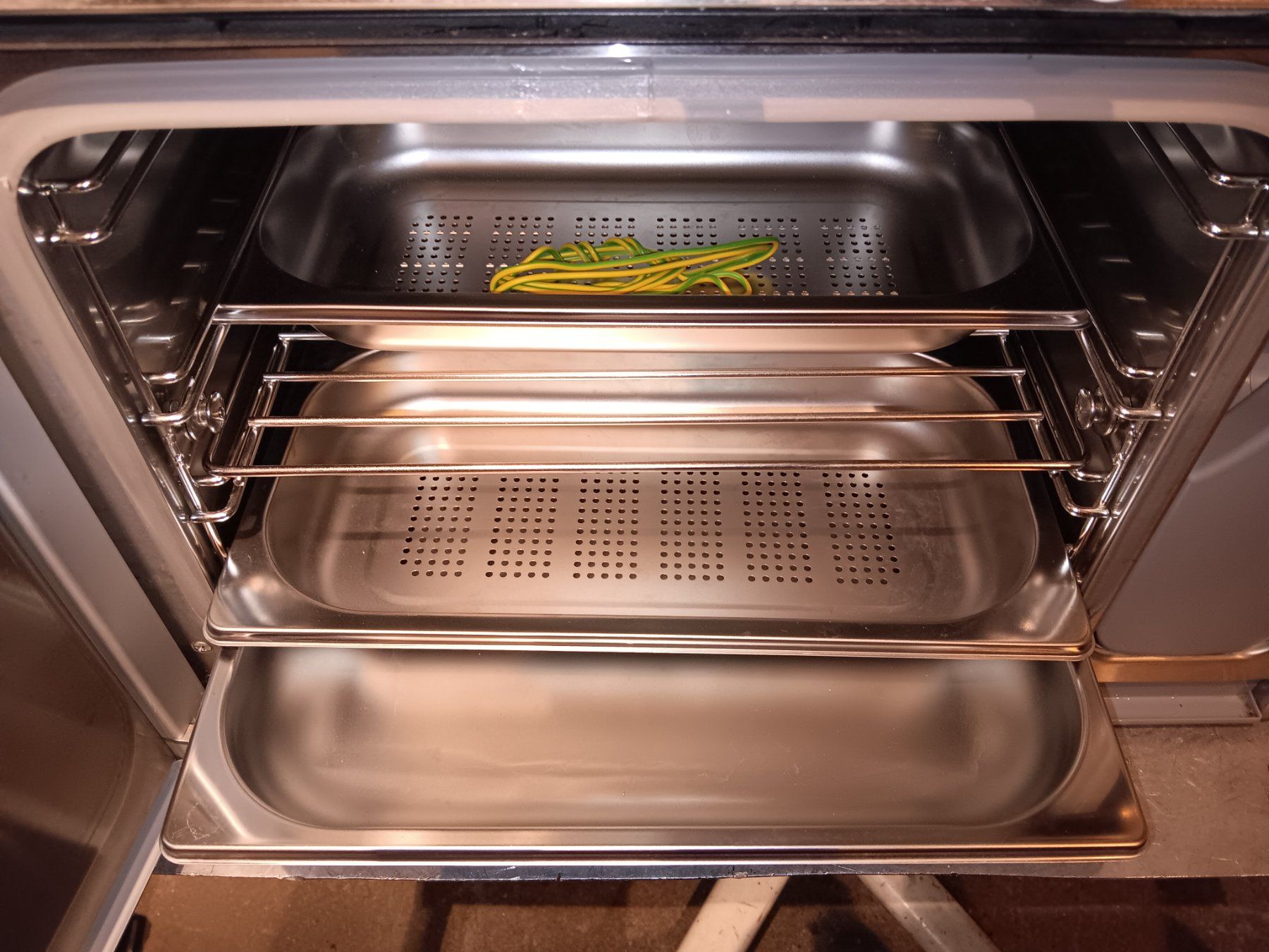 Miele Elettrodomestici da cucina: Miele Dampfgarer / Steamer DG 2350 – Nuovo (secondo la descrizione) da Dietikon venduto da Sauber64 5