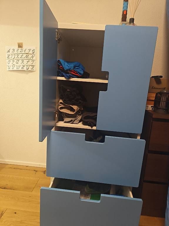 Armoires: IKEA Kinderschrank, blau – D'occasion à Leuggern par nachodkaner 1