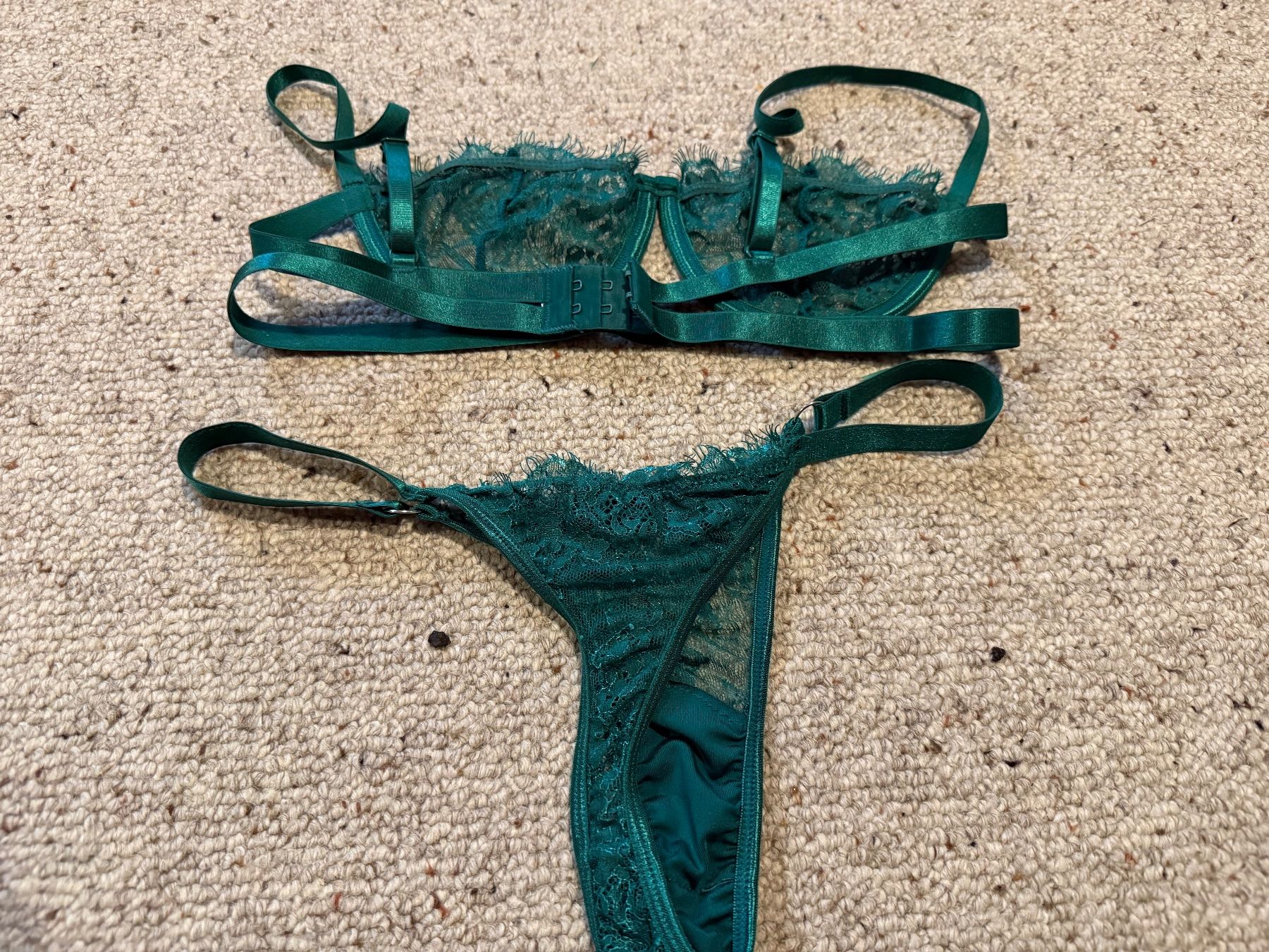Sonstige Unterwäsche: Dessous-Set BH & String Grün Spitze Gr. ca. 75B – Gebraucht aus Hundwil von Sandysan1702 3