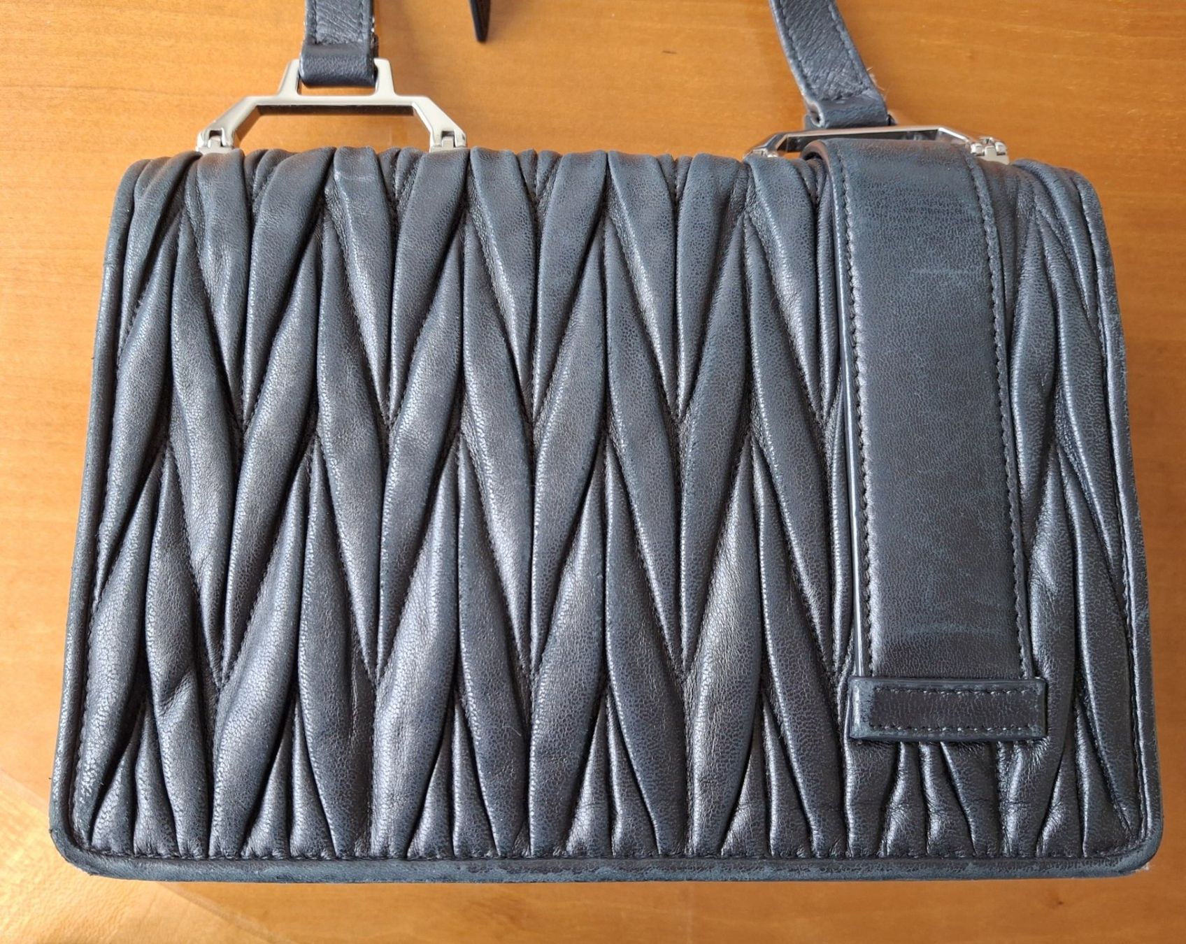 Miu Miu Taschen für Damen: Miu Miu Matelasse Crystal Buckle Bag – Gebraucht aus Gersau von syl_5dsz 1