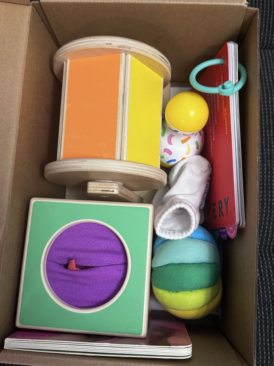 Spielzeuge: LovEvery 1-2, 3-4 and 5-6 Months boxes – Neu (gemäss Beschreibung) aus Hugelshofen von vic_9yd2 7