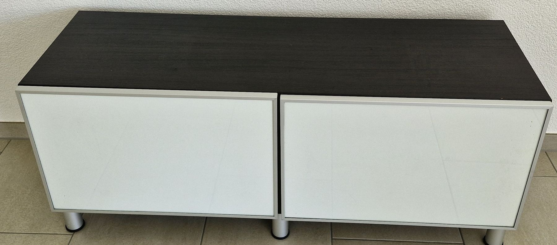 Mobili TV: Modernes Sideboard mit Milchglastüren – Usato da Laufen venduto da sul_hdf2