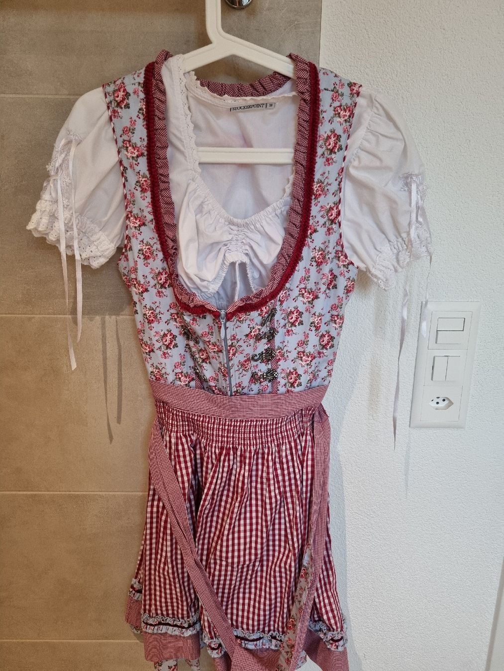 Krüger Vestiti: Dirndl Blumenmuster rot weiss Grösse 38 – Nuovo (secondo la descrizione) da Alpnachstad venduto da val_6bh8