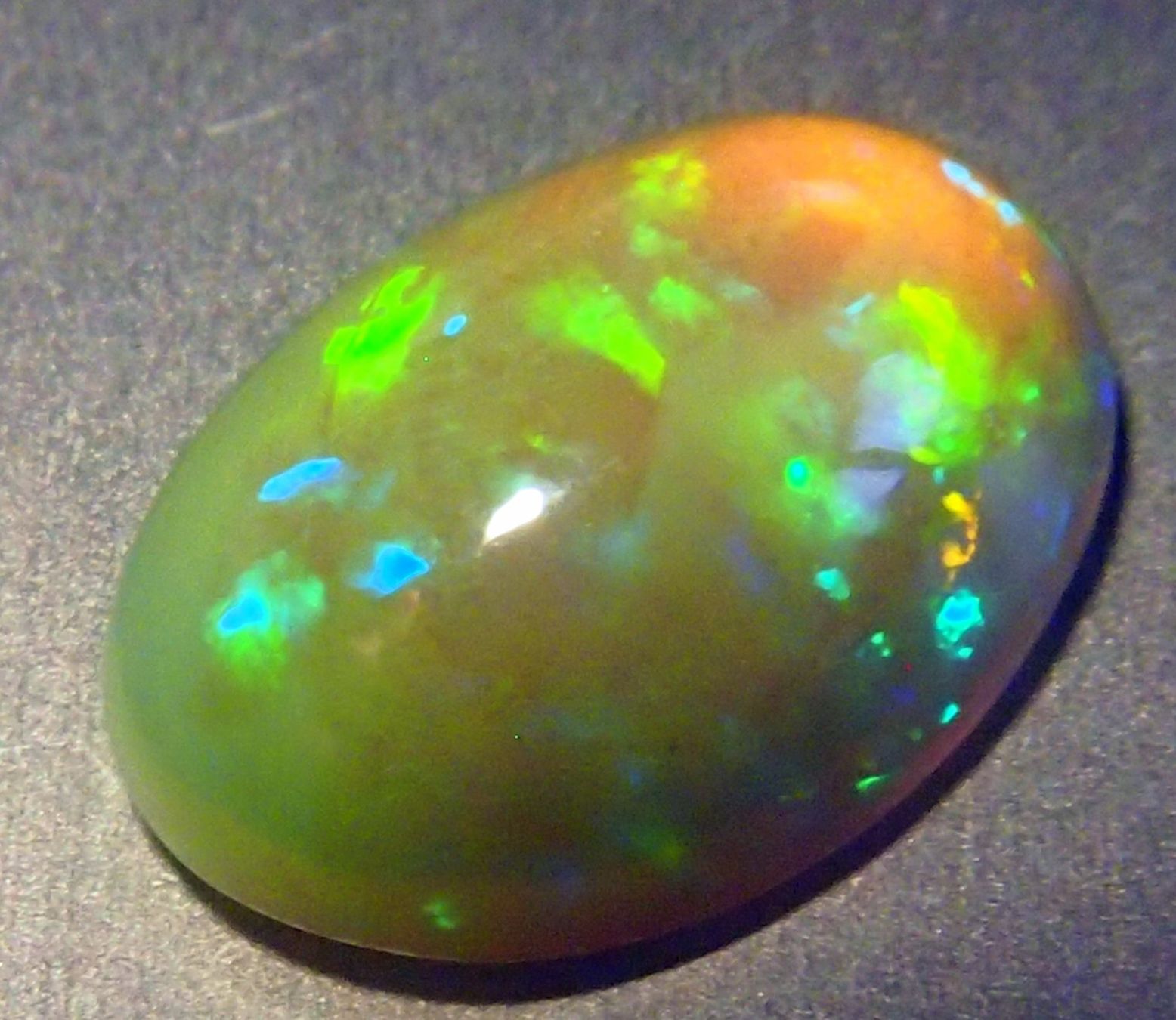 Edelsteine: 3,52 ct. Top-funkelnder WELO-Feueropal – Neu und originalverpackt aus Reinach BL von Marblue 1