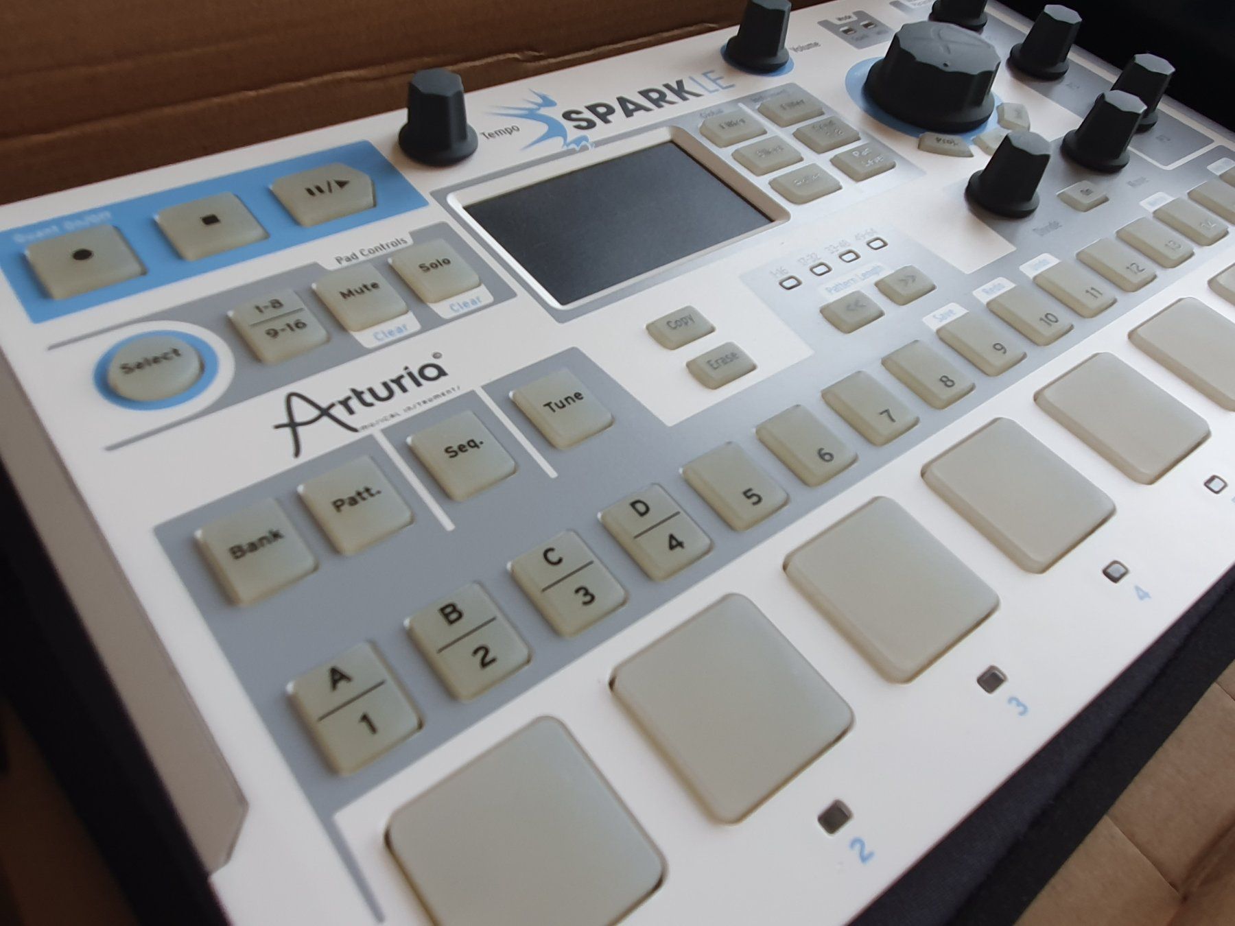 Arturia Strumenti musicali: Arturia Spark LE Hybrid Groovebox Controller – Usato da Killwangen venduto da versus77