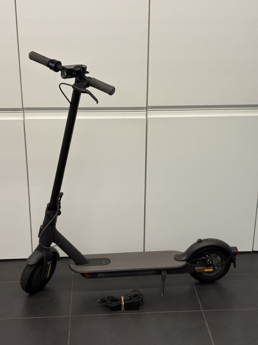 Xiaomi Kickboard: Xiaomi Mi Electric Scooter Essential – Usato da Solothurn venduto da Jfk