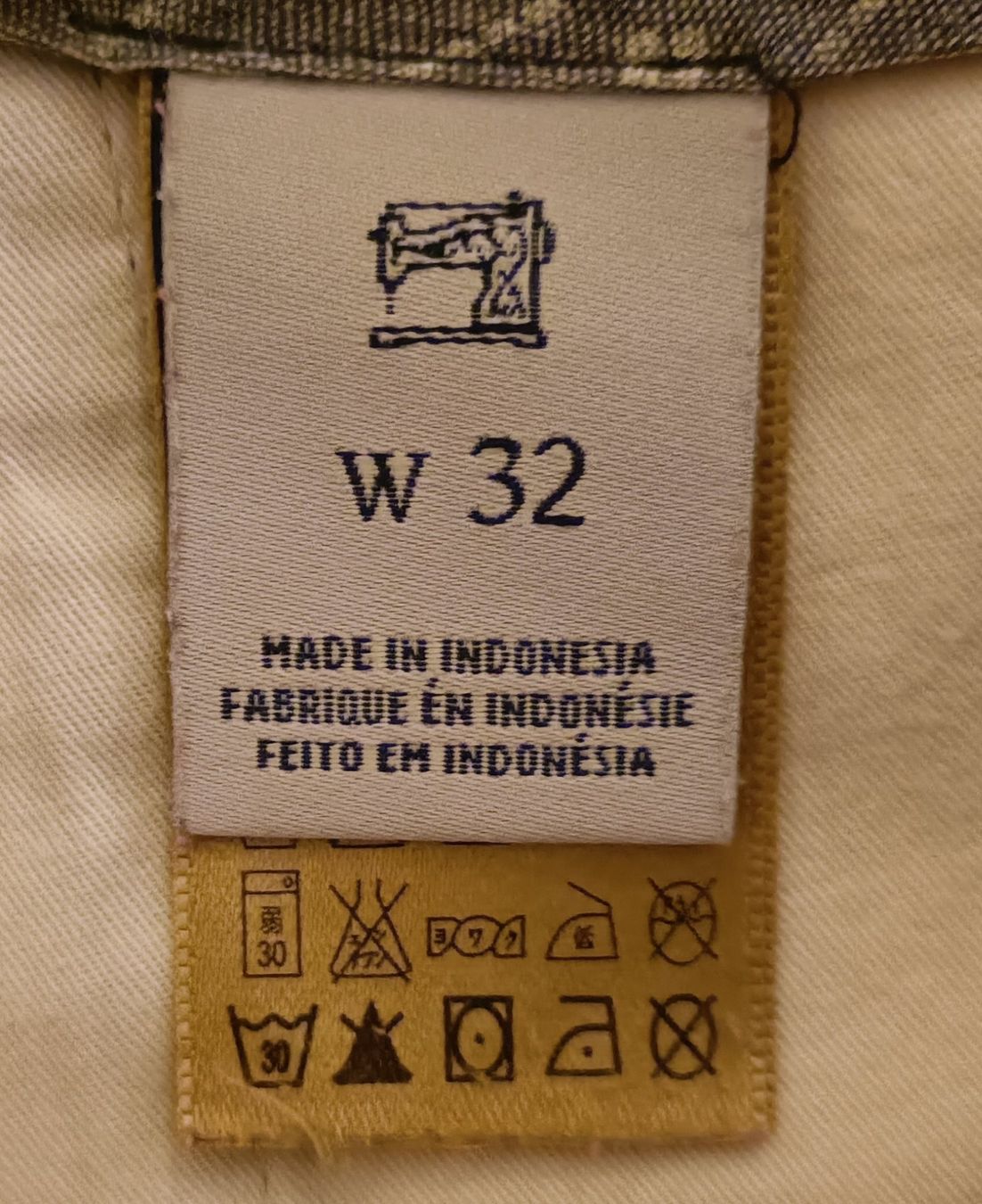 Maison Scotch Pantaloni: Scotch& Soda Shorts – Usato da Schaffhausen venduto da kab_9pzn 4