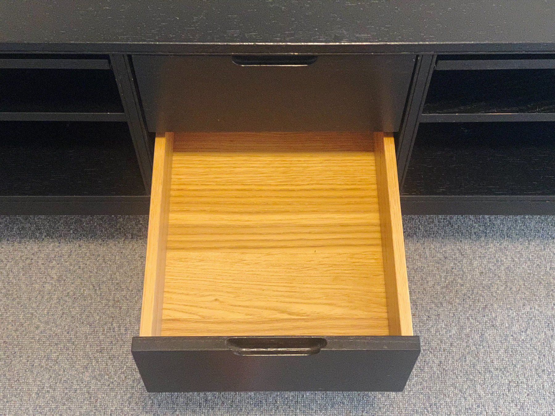 TV Möbel: Sideboard schwarz, Eichenfurnier, 2 Schubladen,2 Klappfächer – Gebraucht aus Zürich von HHappel 4