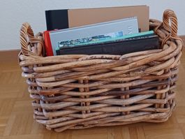 geflochtener Korb für Bücher/Zeitschriften oder Deko