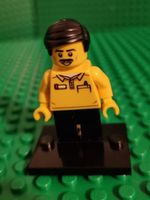 LEGO Minifigure LEGO Store Employee (male)
