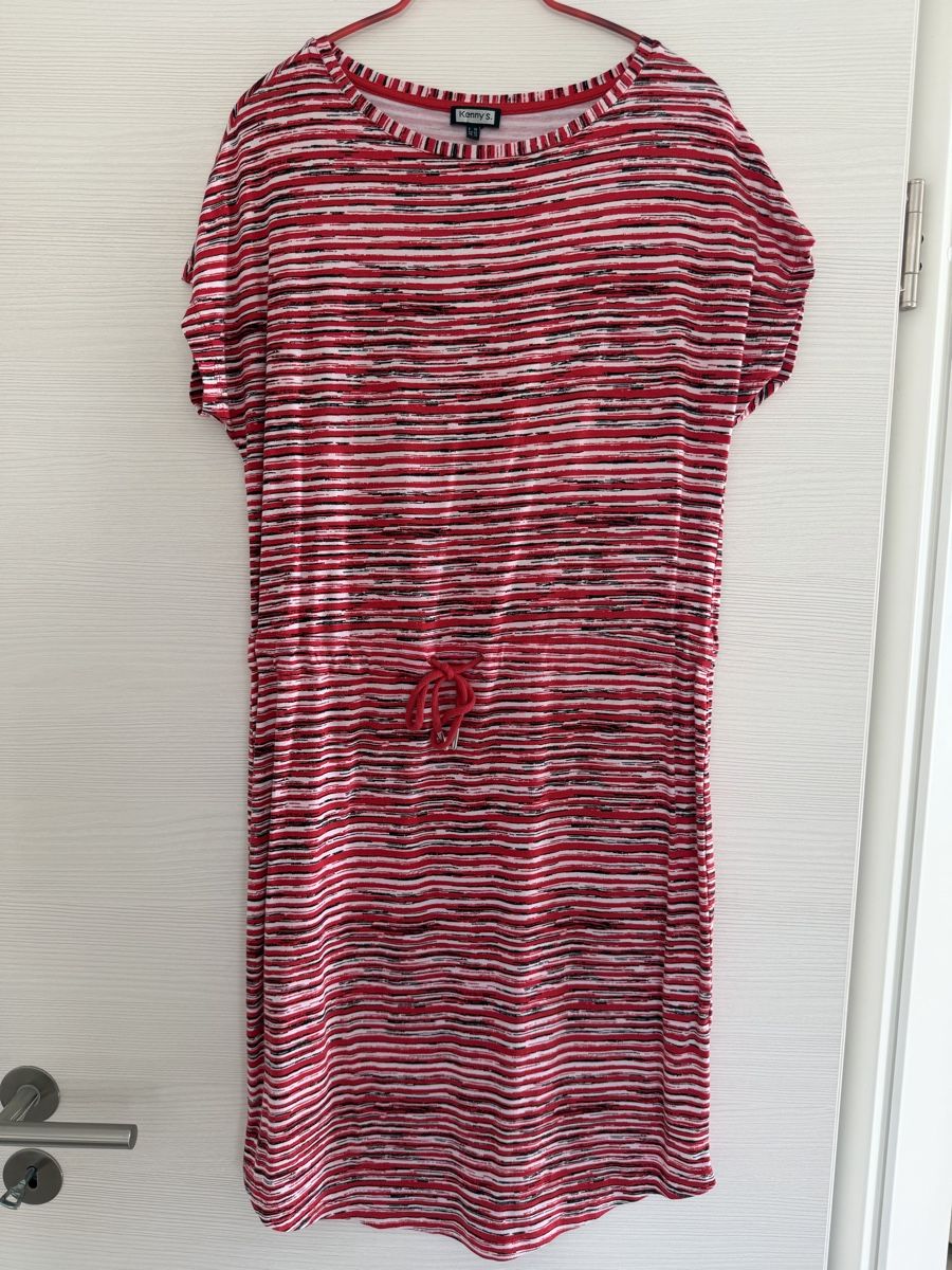 Robes: Robe rouge/blanc, idéal temps chaud taille M – D'occasion à Lutry par Ronaldf 1
