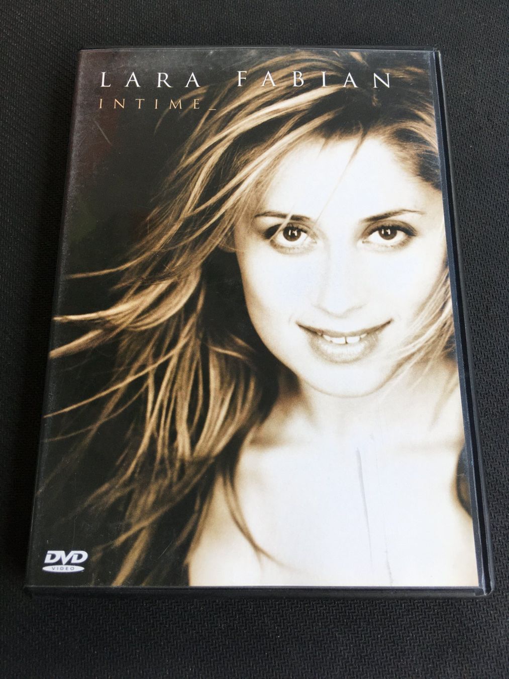 Tutti i DVDs: Lara Fabian - Intime [DVD] – Usato da St.Gallen venduto da MedienJoe