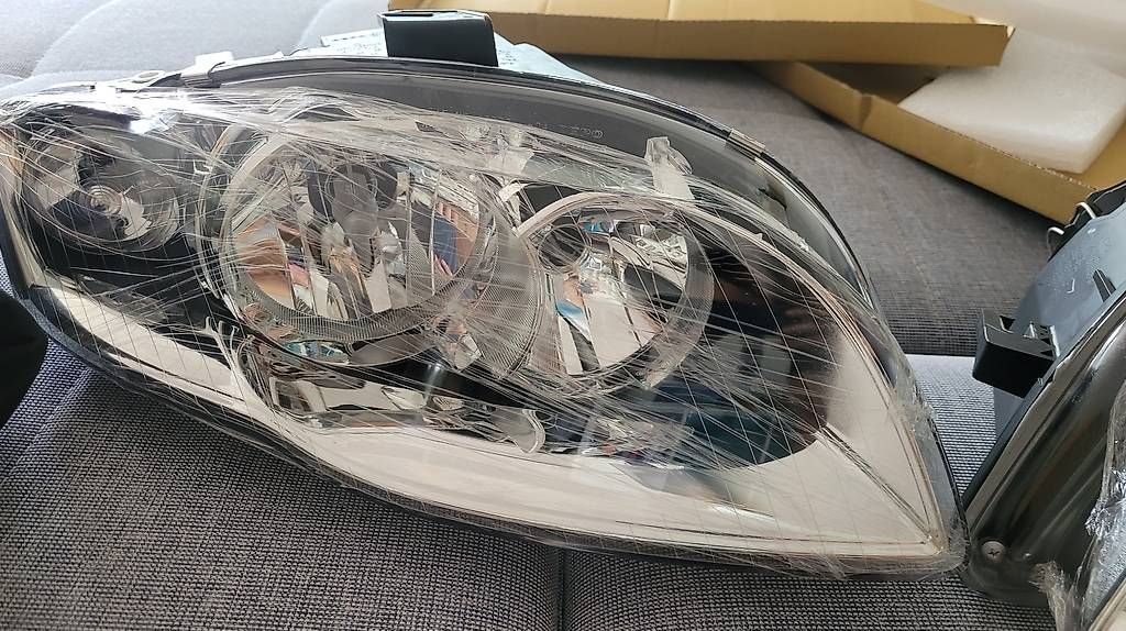 Fari: Audi A4 B7 / 2 neue Scheinwerfer Halogen – Usato da Flawil venduto da LC0815