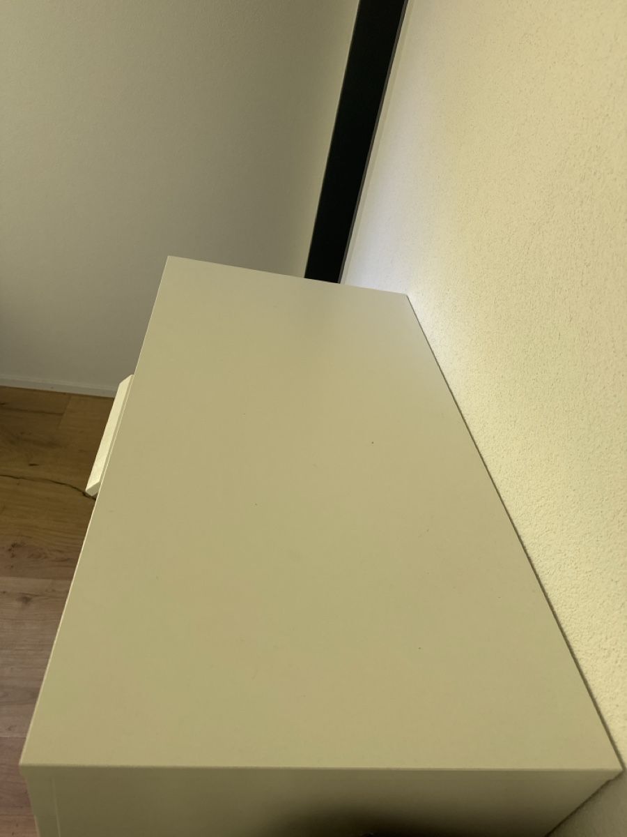 Cassettiere: Weisse Malm Kommode mit 4 Schubladen und Glas, Top! – Usato da Niederteufen venduto da nic_dv6m 3