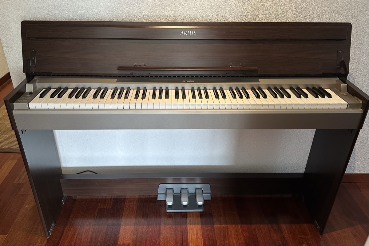 Yamaha Strumenti musicali: Piano:  YAMAHA ARIUS YDP-S31 – Usato da Bäch SZ venduto da Gadisbutterfly 5