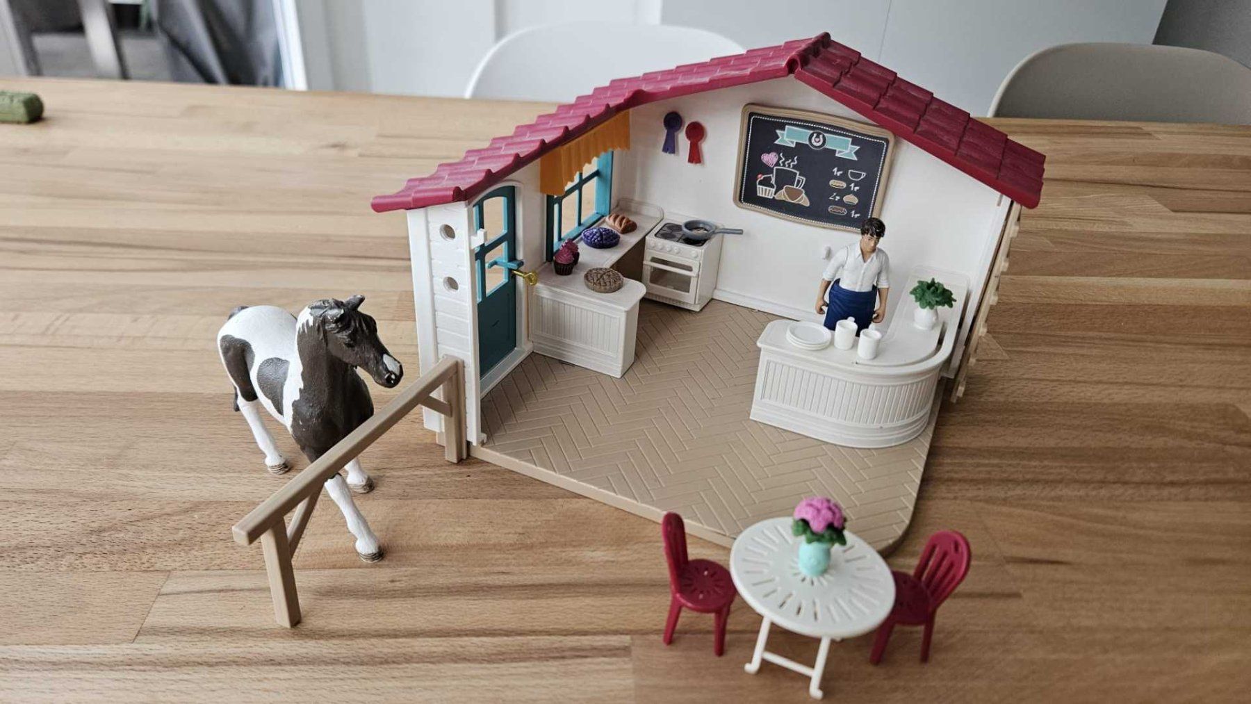Schleich Jouets: Schleich Kaffeehaus mit Pferd – D'occasion à Gossau SG par Daufli