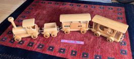 Handgemachte Spielzeugeisenbahn aus Holz