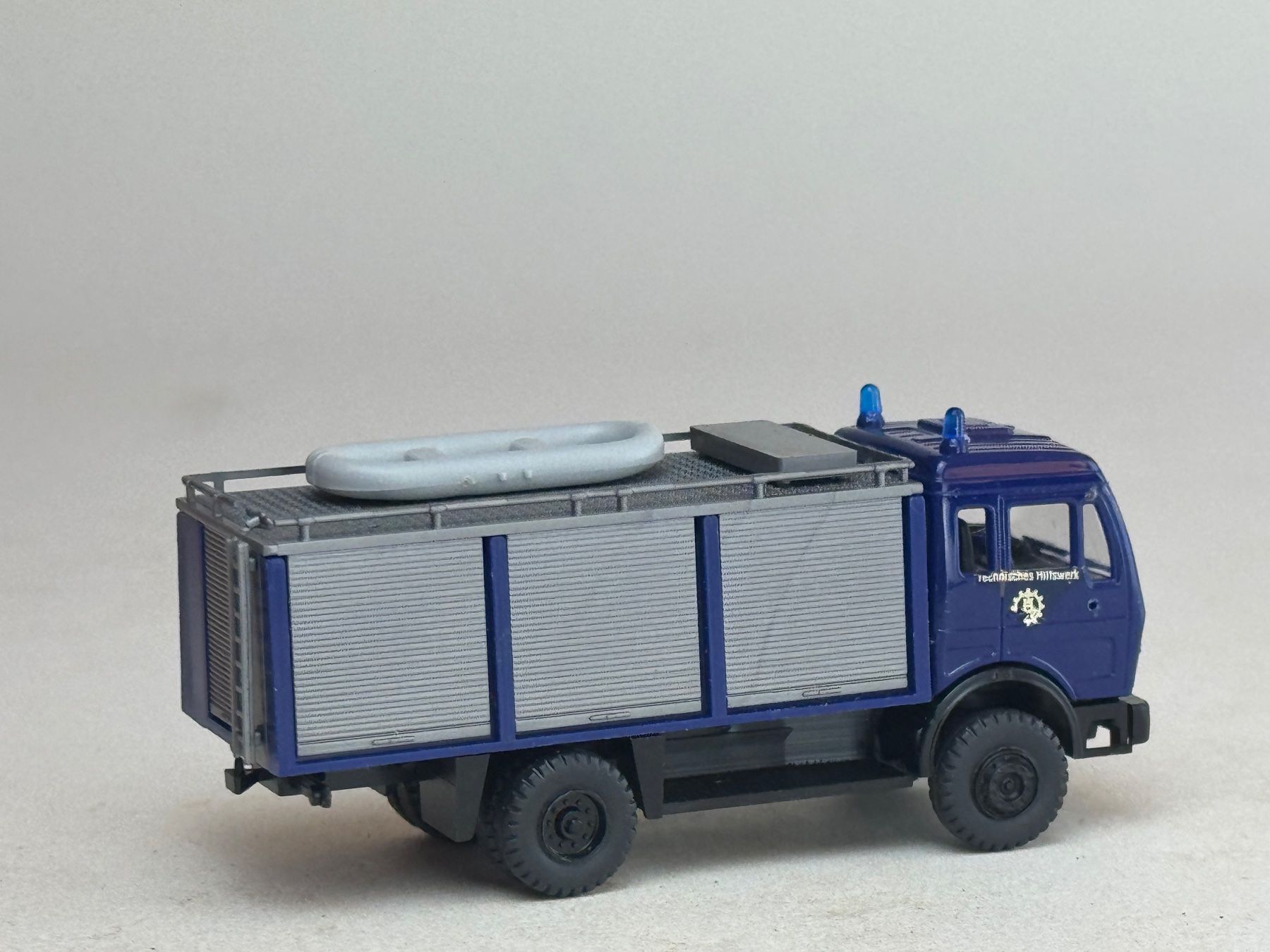 Preiser Modellini d'auto: VE1- Preiser Mercedes THW Wasserrettung – Usato da Elm venduto da Wikmtz 1