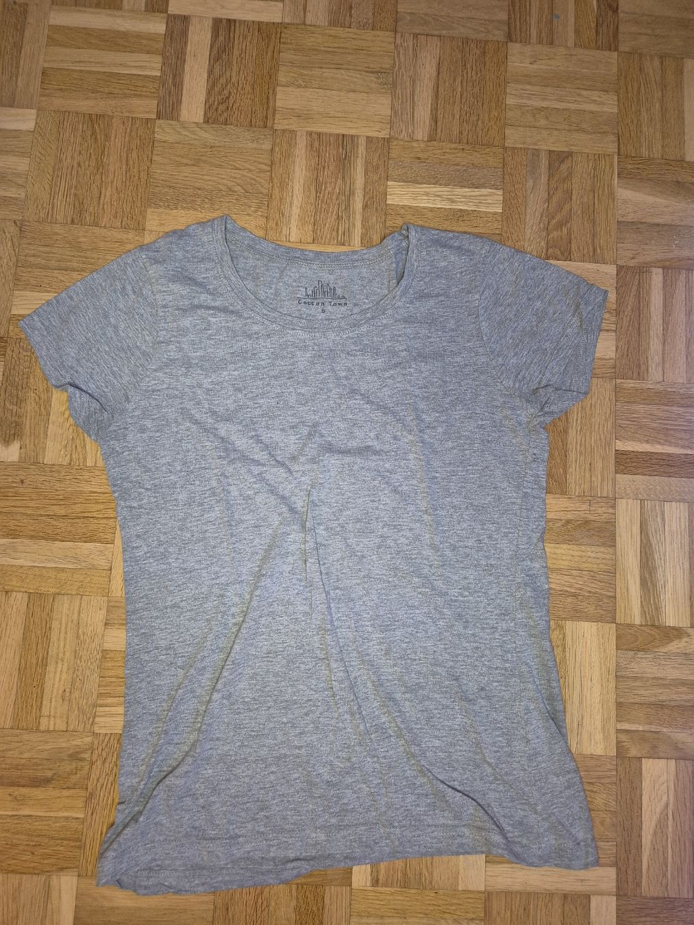 Esprit Lotti di vestiti: Kleidung Bundle; Rock, T-shirts und Kleid – Nuovo (secondo la descrizione) da Kreuzlingen venduto da soupris 3
