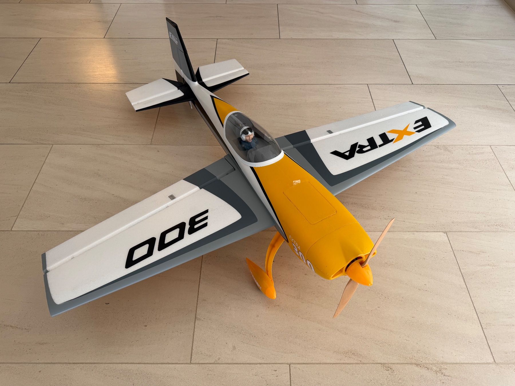 E-Flite Modellismo RC: Eflite Extra 300 – Usato da Bäch SZ venduto da LJV 1