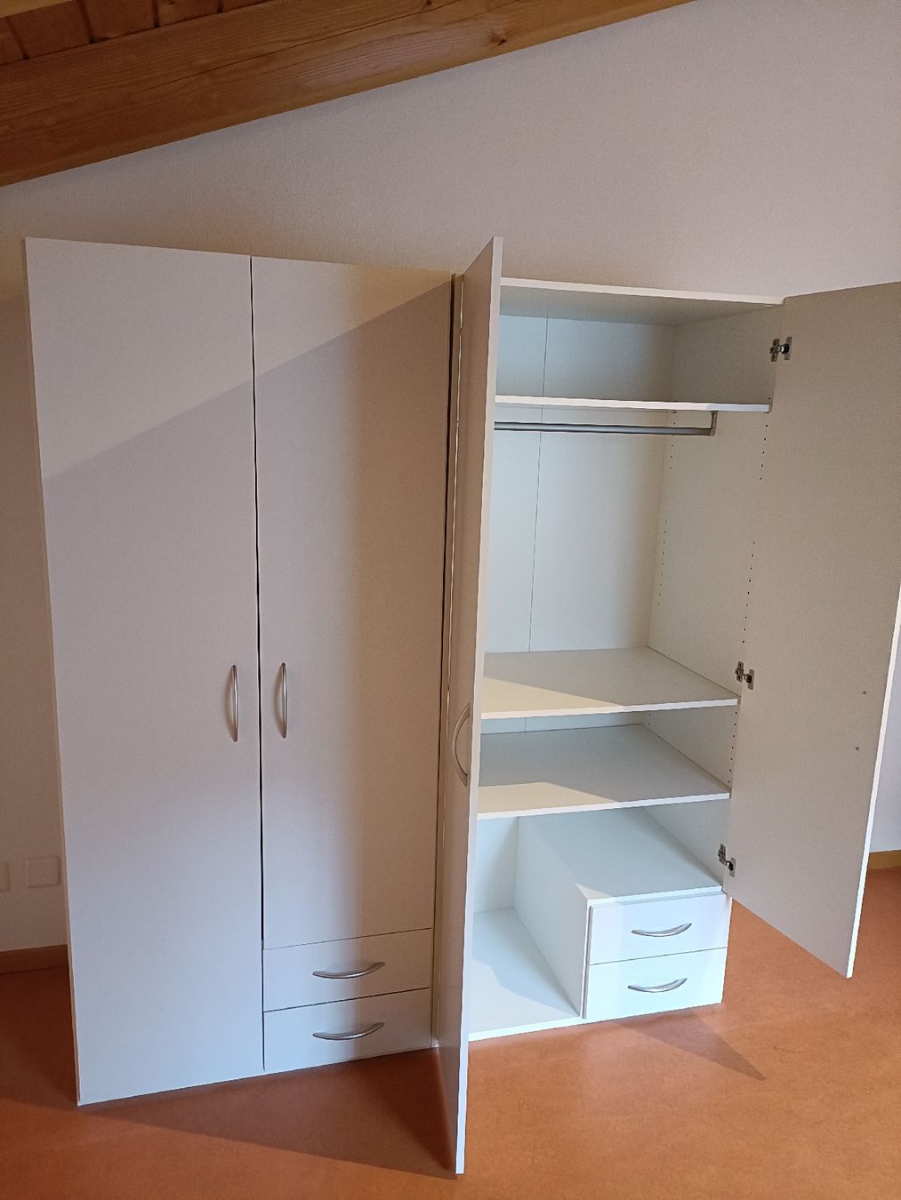 Armadi: Kleiderschrank weiss B82xT57xH185 – Usato da Landquart venduto da Werma1 1