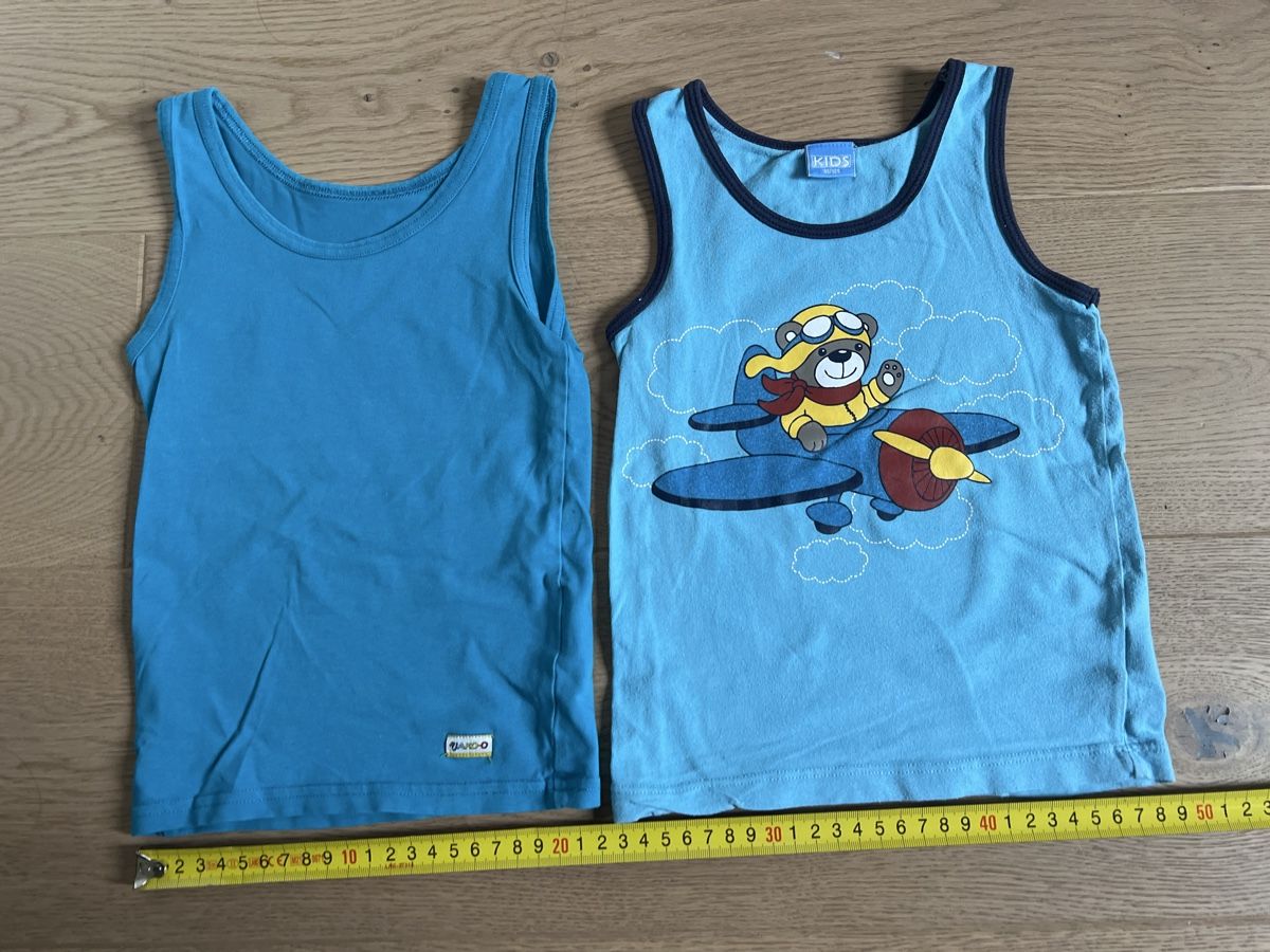 Biancheria intima: 2 elastische Shirts / Unterhemden Gr. 98/104 – Usato da Oensingen venduto da katepe 3