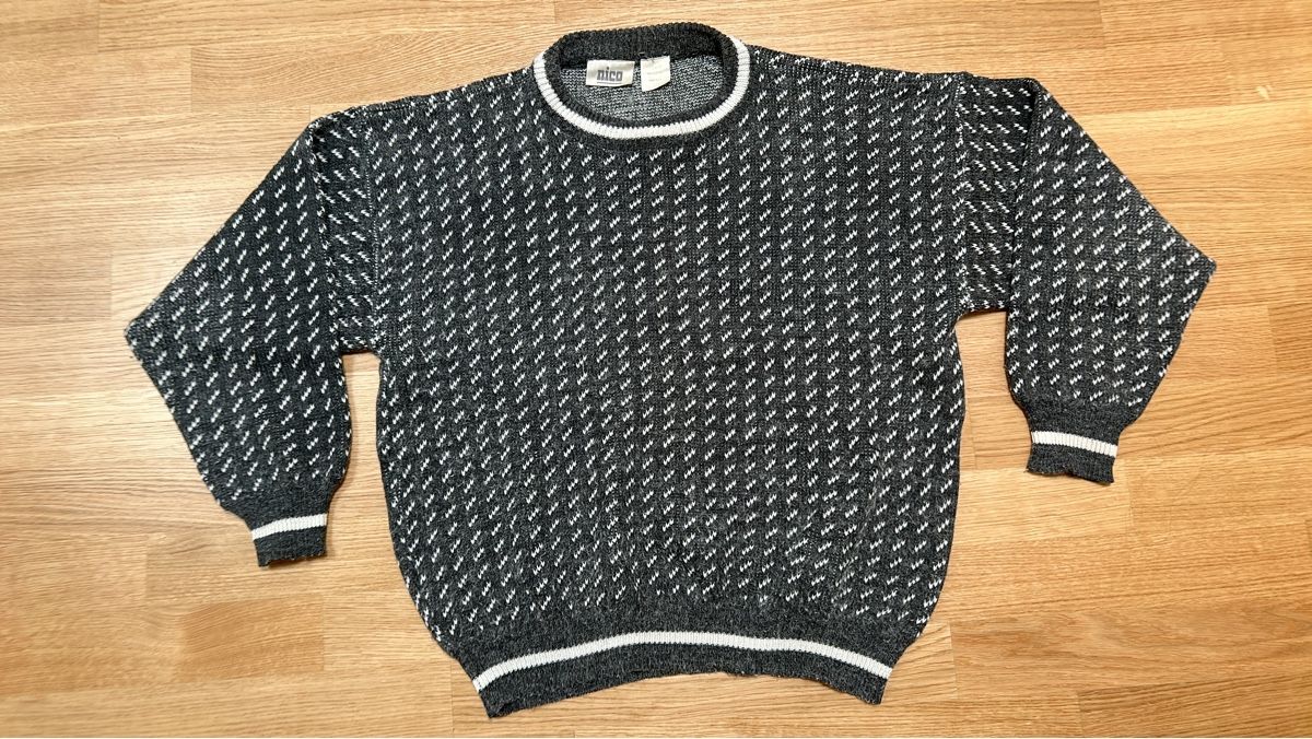 Pullover & Sweatshirts: Strick Pullover Grösse Dunkelgrau weiss Muster – Gebraucht aus Luzern von ThrowbackVintage
