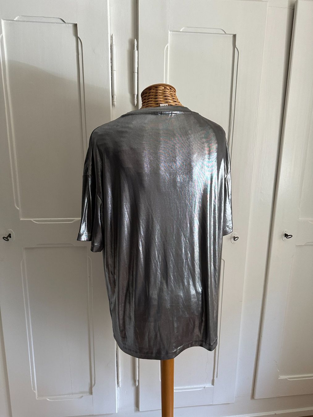 H&M T-shirts: Longshirt silber glitzernd 40 – D'occasion à Zürich par Diazaio 2